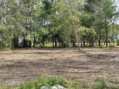 128 Dogwood Dr, Waveland, MS 39576