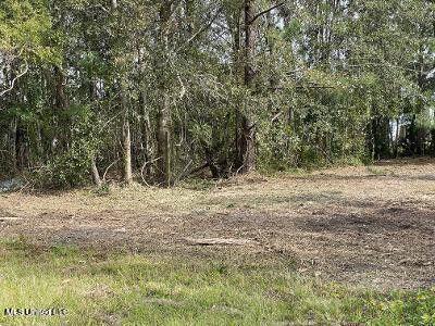 128 Dogwood Dr, Waveland, MS 39576