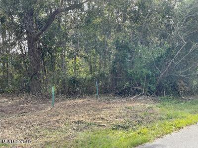 128 Dogwood Dr, Waveland, MS 39576