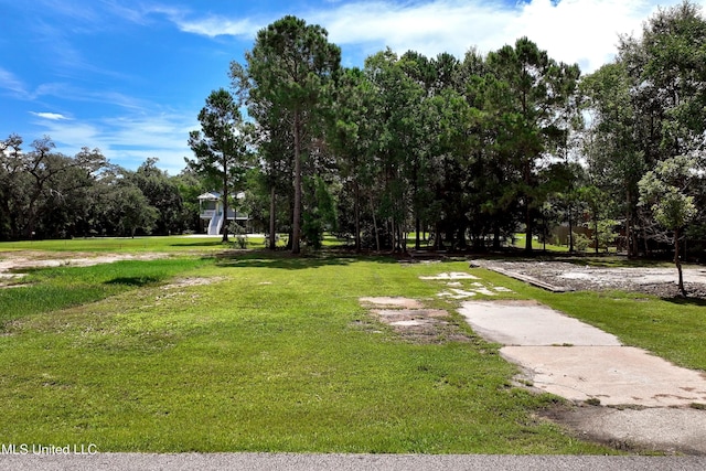 128 Dogwood Dr, Waveland, MS 39576