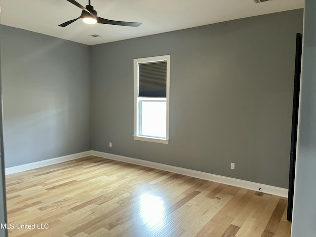 unfurnished room featuring light hardwood / wood-style floors and ceiling fan