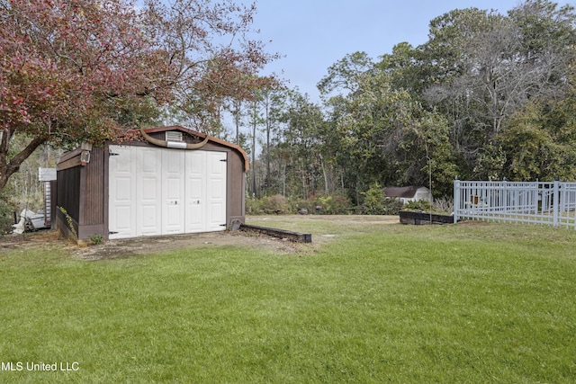 view of yard featuring a storage unit