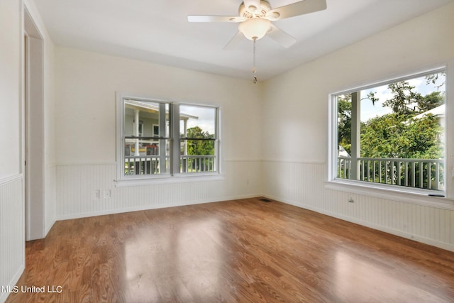 empty room featuring light hardwood / wood-style floors and ceiling fan