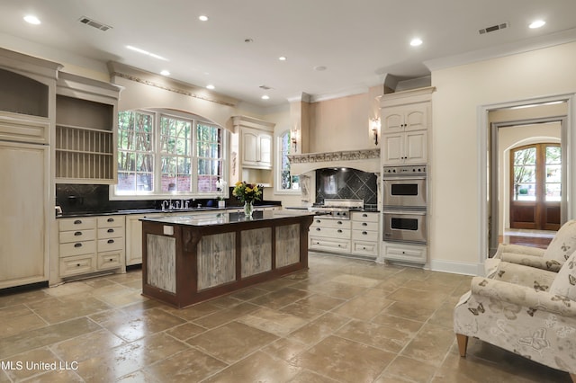 130 Bridgewater Xing, Ridgeland, MS 39157 - kitchen featuring tasteful backsplash, dark countertops, plenty of natural light, recessed lighting, and ornamental molding