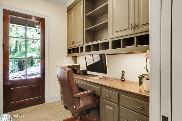 130 Bridgewater Xing, Ridgeland, MS 39157 - office area featuring built in desk and baseboards