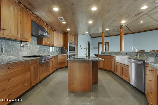 141 Janelle Dr, Bay Saint Louis, MS 39520 - kitchen featuring stainless steel appliances, under cabinet range hood, a sink, stone countertops, and recessed lighting