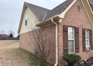 7428 Wallingford Dr, Olive Branch, MS 38654 - view of side of property with brick siding