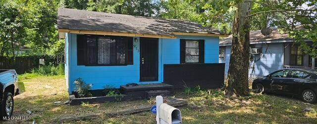 913 Lanier Ave, Jackson, MS 39203 - view of front facade with entry steps
