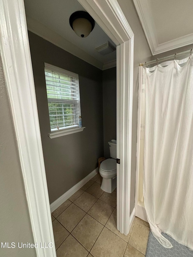 full bathroom featuring visible vents, toilet, crown molding, tile patterned flooring, and baseboards