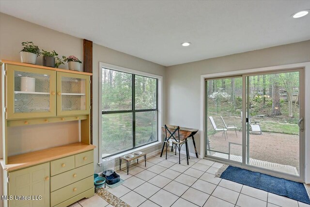 unfurnished room featuring light tile patterned flooring, baseboards, and recessed lighting