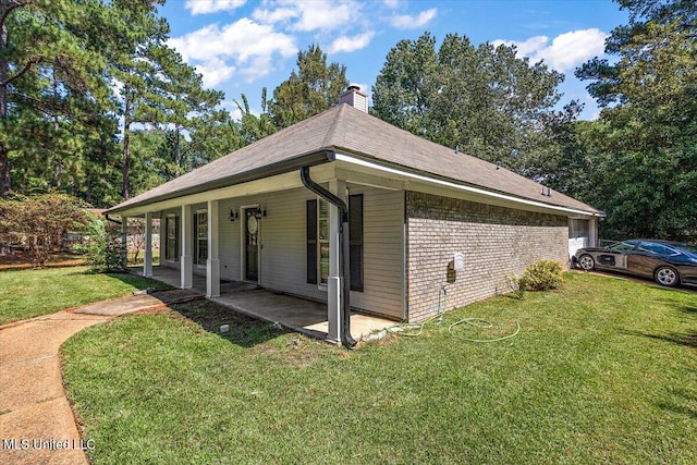 view of front of house featuring a front yard