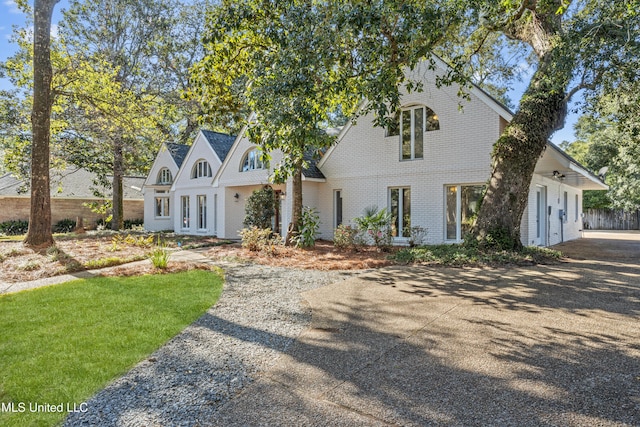 view of front of property with a front yard