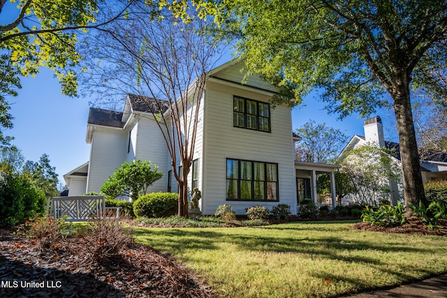 view of front of home featuring a front lawn