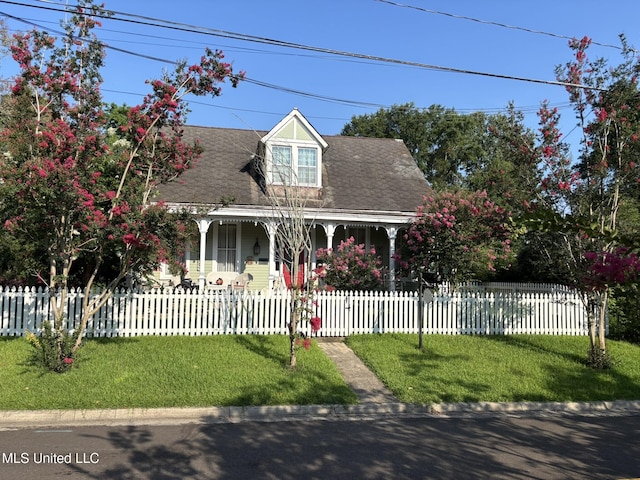 204 Arlington Ave, Natchez, MS 39120 - view of front of property featuring a porch, a fenced front yard, and a shingled roof