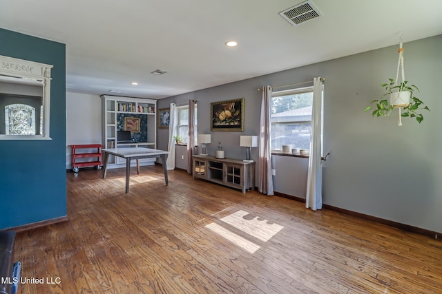 2213 N St, Gulfport, MS 39507 - interior space featuring hardwood / wood-style floors, recessed lighting, and baseboards