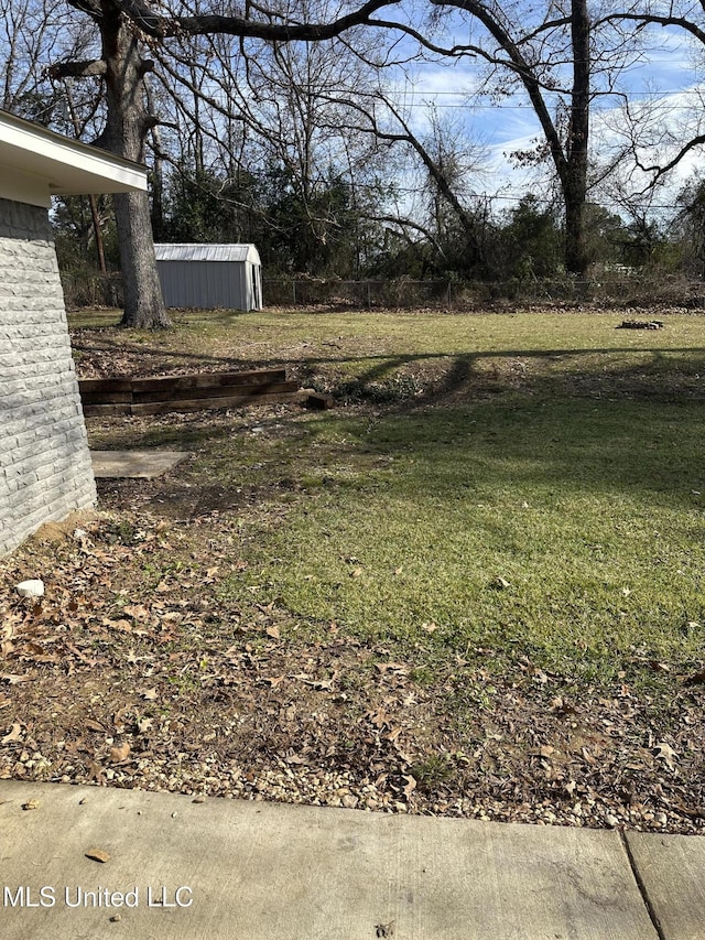 view of yard with a shed