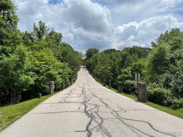 1 Canterbury Ln, High Ridge, MO 63049