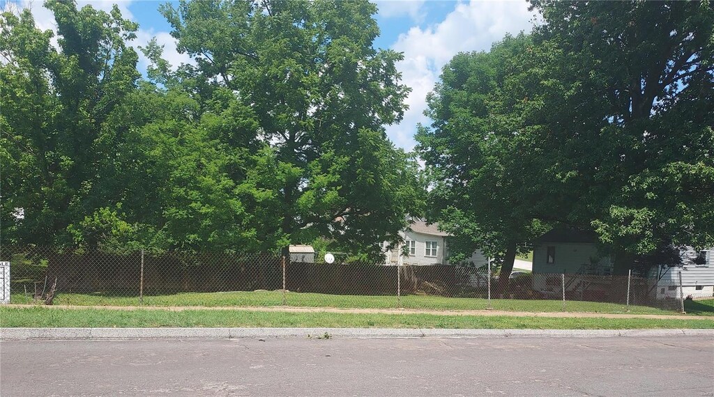 9818 Flora Ave, Saint Louis, MO 63114