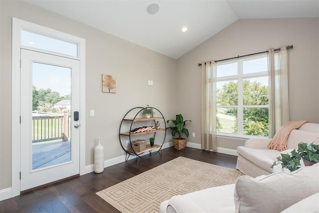 living area with dark wood-type flooring, lofted ceiling, baseboards, and recessed lighting