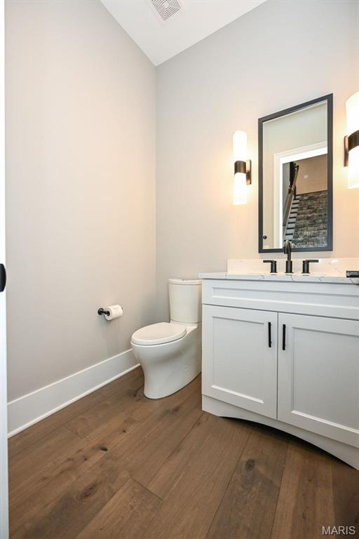 712 Silver Buck Ln, Chesterfield, MO 63005 - bathroom featuring wood finished floors, vanity, and a shower