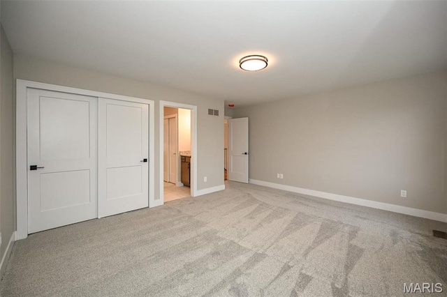 712 Silver Buck Ln, Chesterfield, MO 63005 - unfurnished bedroom with light carpet, a closet, and ensuite bath