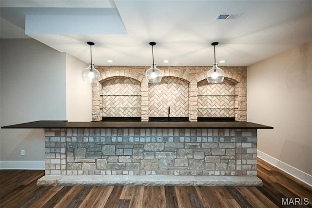 712 Silver Buck Ln, Chesterfield, MO 63005 - indoor bar featuring wood finished floors, recessed lighting, and decorative light fixtures