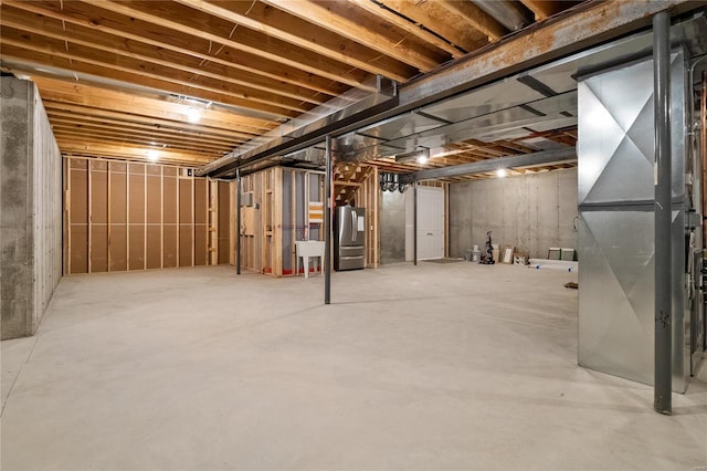 744 Silver Buck Ln, Chesterfield, MO 63005 - unfinished below grade area with water heater