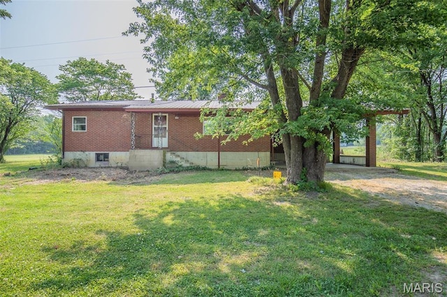 607 County Road 423, Poplar Bluff, MO 63901 - view of front of home featuring a front yard, dirt driveway, and brick siding