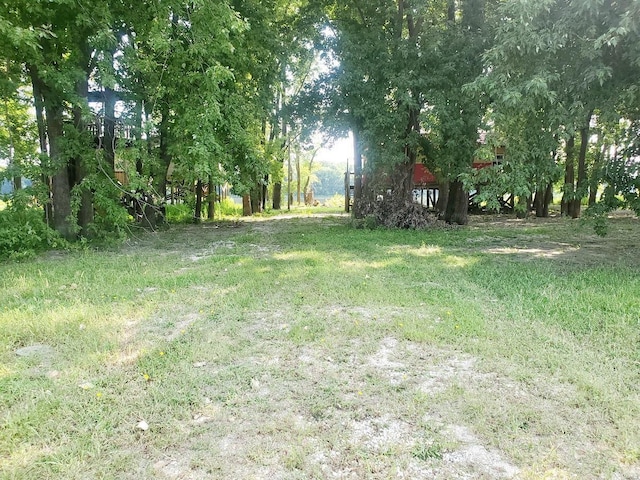 801 S Front St, La Grange, MO 63448 - view of yard