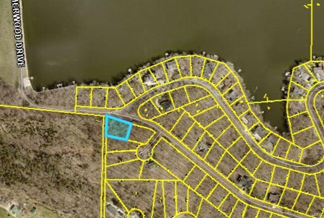 1541 King Arthur Dr, Lake Sherwood, MO 63357