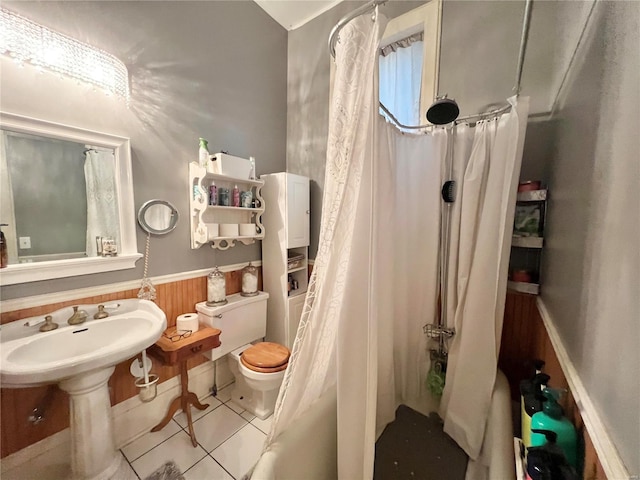 207 S Main St, Hannibal, MO 63401 - full bath with toilet, tile patterned floors, and a shower with curtain