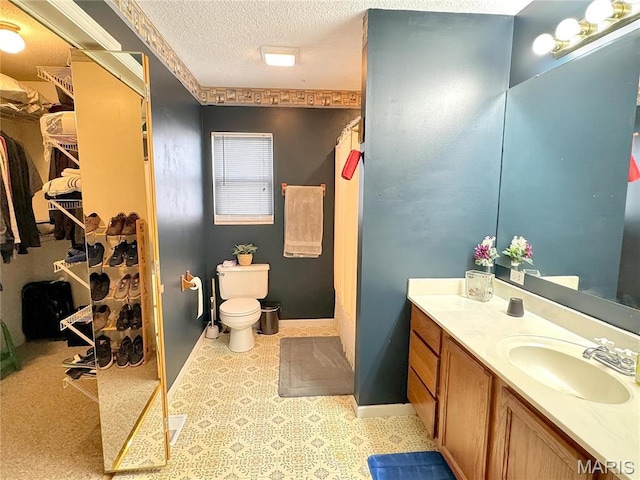 21 Forest Ln, Union, MO 63084 - full bath featuring baseboards, vanity, a textured ceiling, toilet, and a shower with curtain