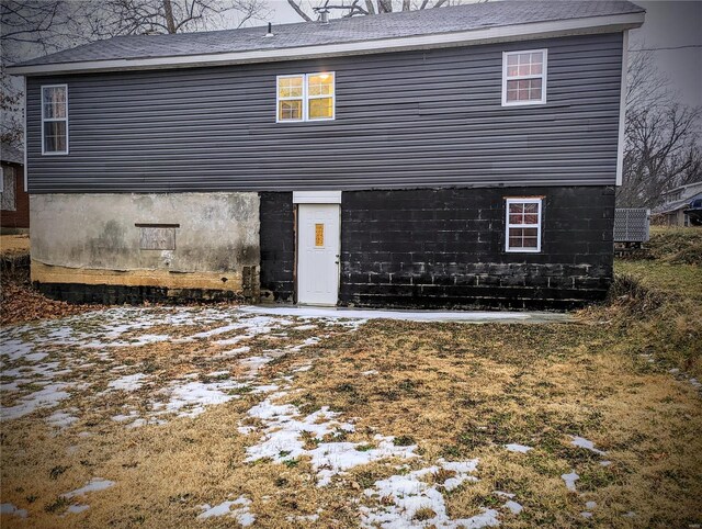 1035 Park Ave, Poplar Bluff, MO 63901 - view of snow covered back of property