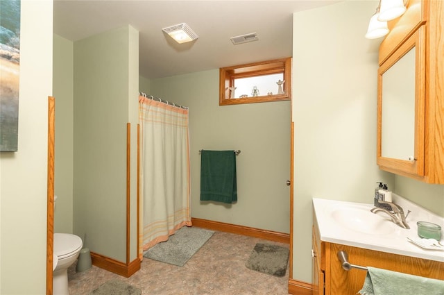 272 NE 1350th Ave, Greenfield, IL 62044 - bathroom featuring toilet, vanity, a shower with shower curtain, and baseboards