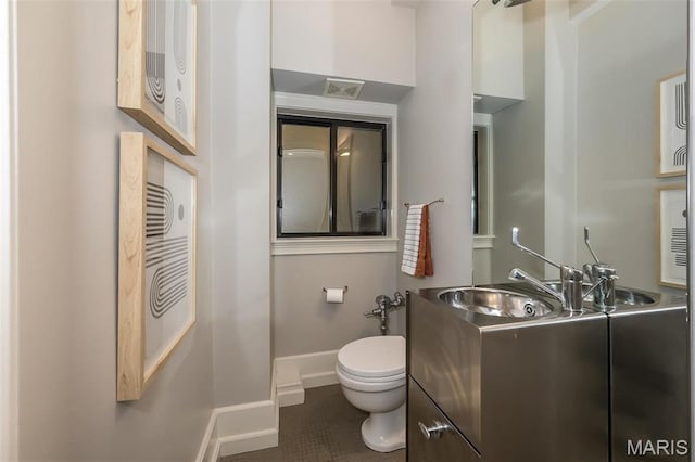 410 N Newstead Ave Unit 6W, Saint Louis, MO 63108 - bathroom featuring toilet, baseboards, tile patterned floors, and vanity