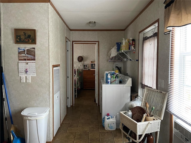 718 E Daniels St, Piedmont, MO 63957 - laundry area featuring crown molding and washing machine and dryer