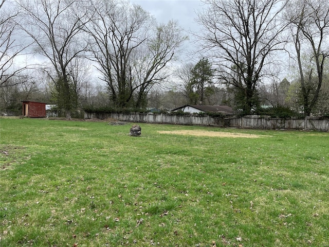 718 E Daniels St, Piedmont, MO 63957 - view of yard featuring an outbuilding
