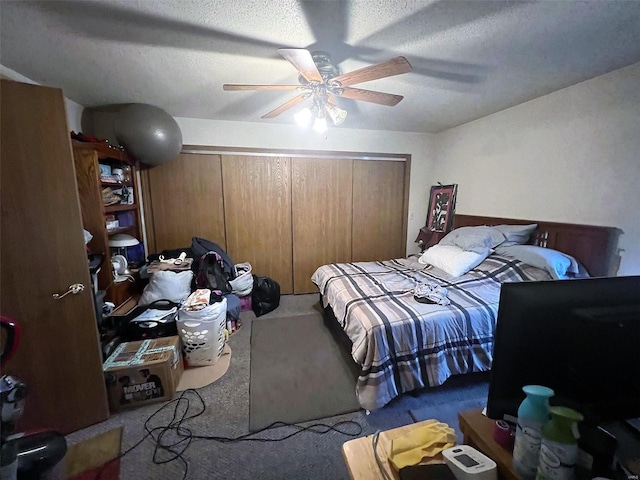 429 N Kennedy Blvd, Vandalia, IL 62471 - bedroom featuring carpet floors, a closet, a ceiling fan, and a textured ceiling