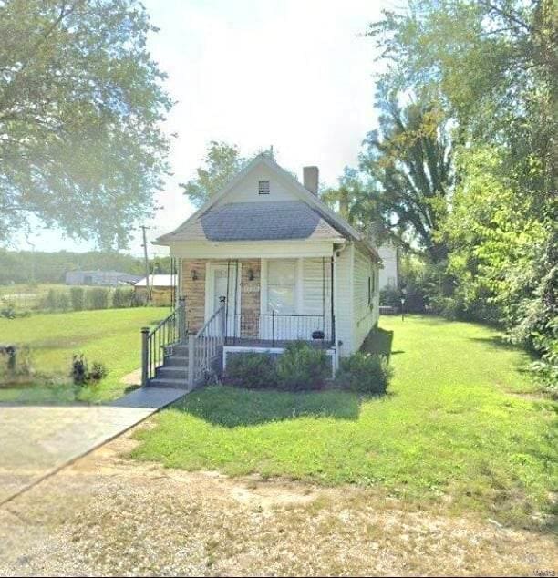 1728 Division Ave E, St Louis, IL 62205 - bungalow-style home featuring a porch, a front yard, and a chimney