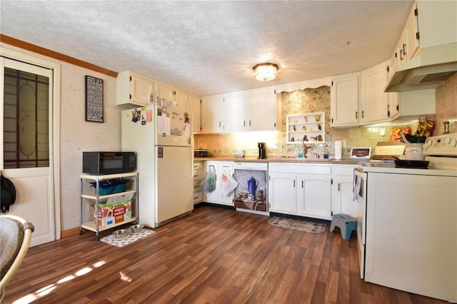 kitchen featuring white appliances, a sink, a textured ceiling, under cabinet range hood, and dark wood finished floors