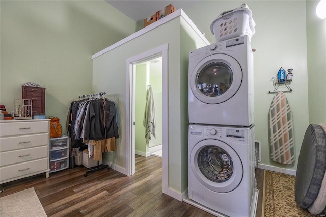 29455 State Highway Ac, Lebanon, MO 65536 - laundry area featuring stacked washer / dryer, dark wood-style flooring, and baseboards
