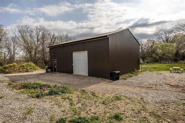 29455 State Highway Ac, Lebanon, MO 65536 - view of outdoor structure featuring an outbuilding and driveway