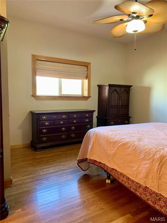 24613 Shady Oak Pl, Perry, MO 63462 - bedroom featuring wood finished floors, a ceiling fan, and baseboards