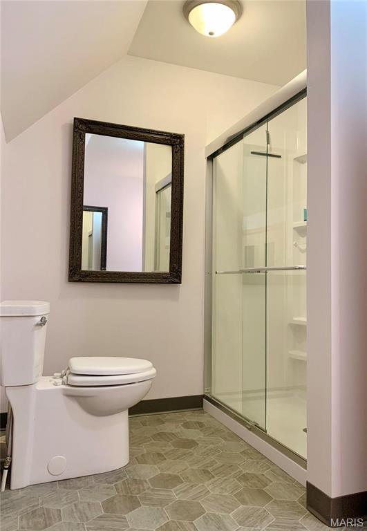 24613 Shady Oak Pl, Perry, MO 63462 - full bath featuring toilet, a stall shower, and baseboards