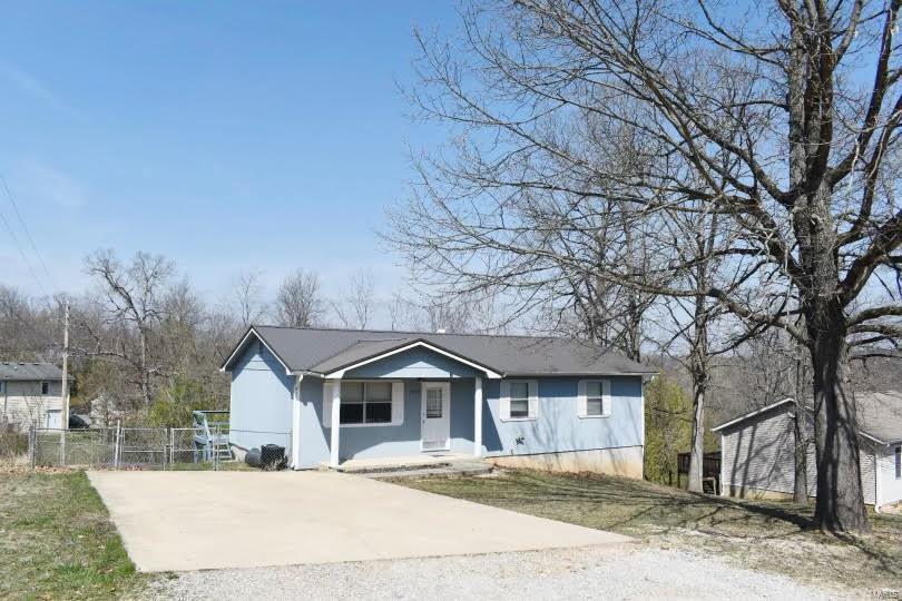 15325 Talent Ln, Saint Robert, MO 65584 - ranch-style house with fence, a porch, and driveway