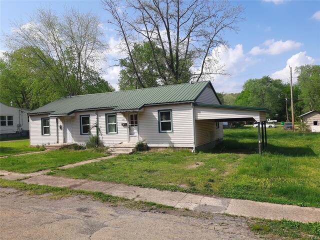 424 Poplar St, Piedmont, MO 63957 - view of front facade featuring a front yard, an attached carport, and metal roof