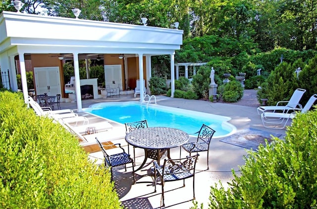813 S 4th St, Clarksville, MO 63336 - swimming pool with ceiling fan and a patio