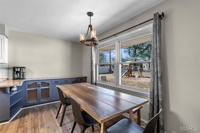 1331 N Cape Rock Dr, Cape Girardeau, MO 63701 - dining area featuring a chandelier and wood finished floors