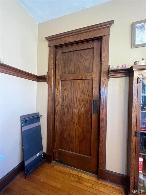 1001 S Main St, Lockwood, MO 65682 - detailed view of wood finished floors and baseboards