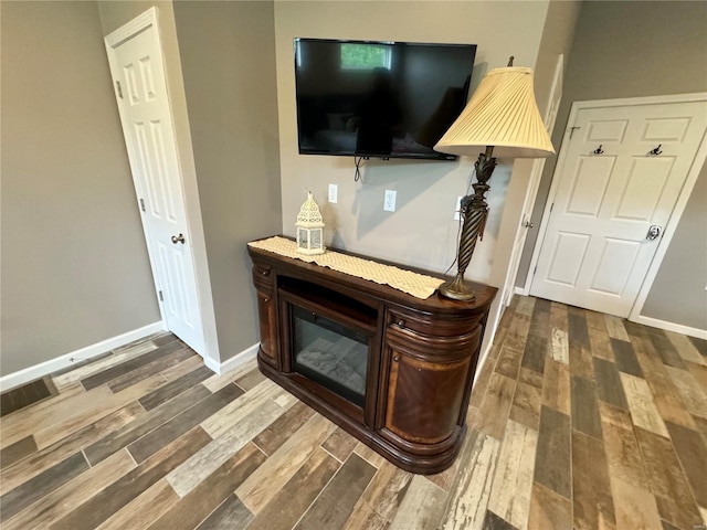 14305 State Highway F, Canton, MO 63435 - living room with wood finished floors and baseboards